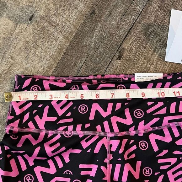 Nike One Women 7" Cosmic Fuchsia Printed Mid-Rise Biker Shorts (DX0092-665) -XS - Picture 9 of 12